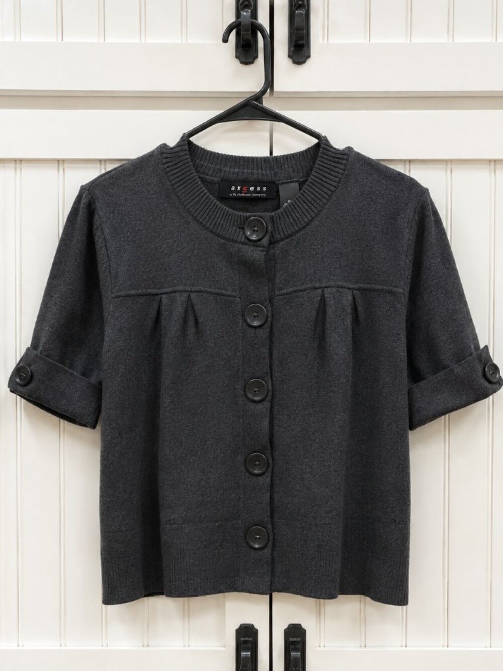 Axcess Liz Claiborne Women’s Charcoal Gray Button Front Cardigan Sweater Medium